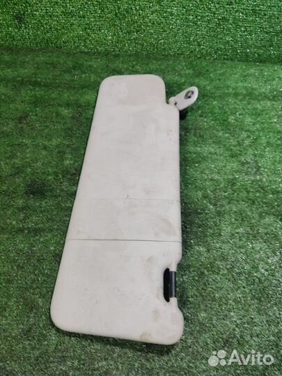 Козырек солнцезащитный левый Renault Sandero