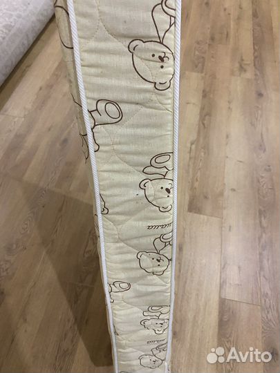 Кроватка(в разобранном состоянии) и матрас