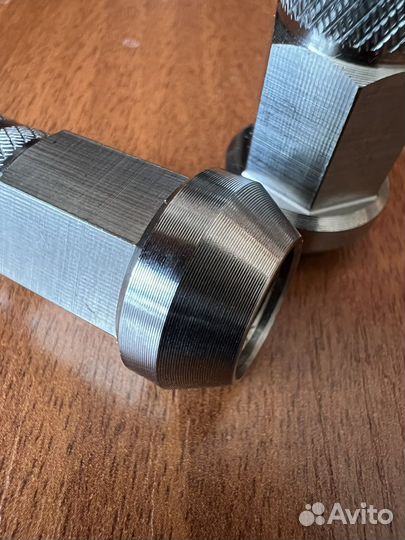 Титановые колесные гайки Toyota и т.д