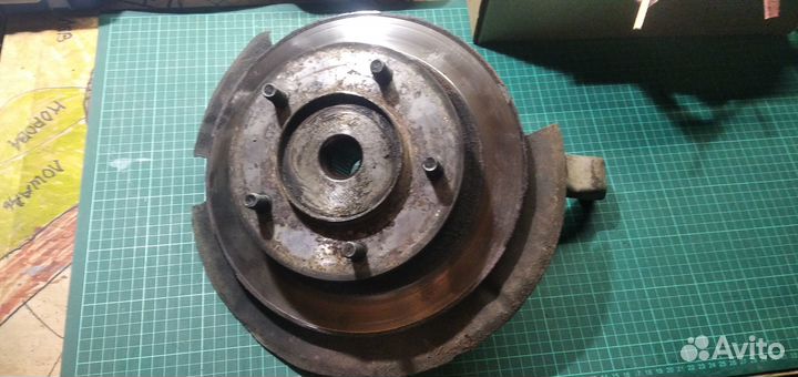 Кулак поворотный в сборе со ступицей левый,правый