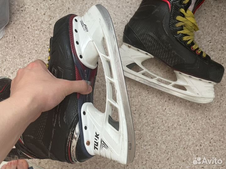 Коньки хоккейные