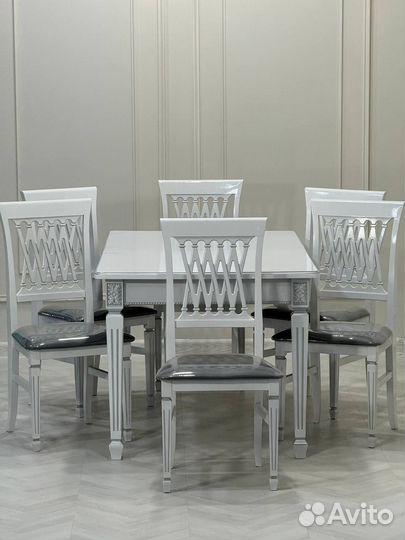 Столы и стулья