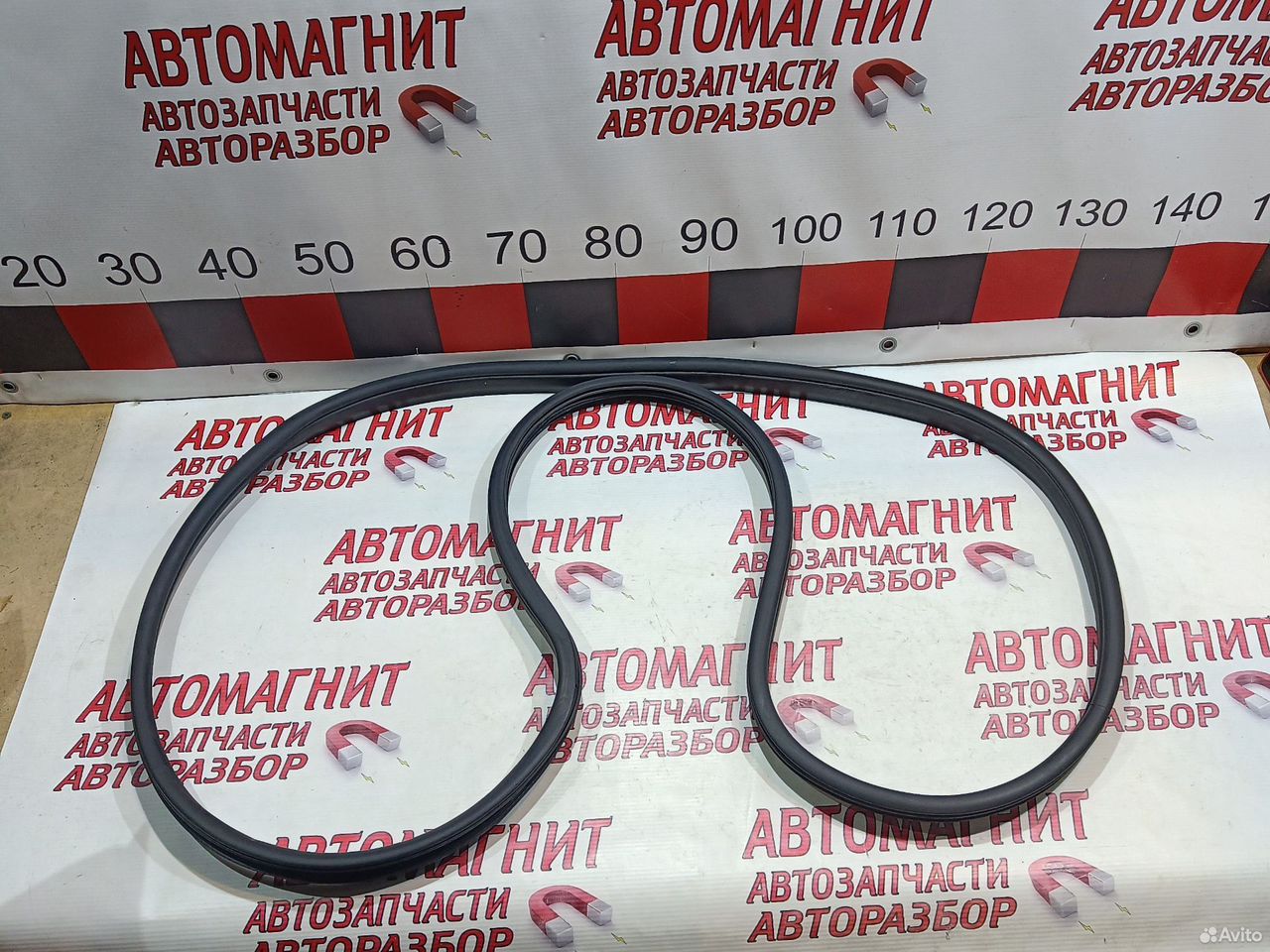 Уплотнитель двери передней левой Джили Кулрей SX11