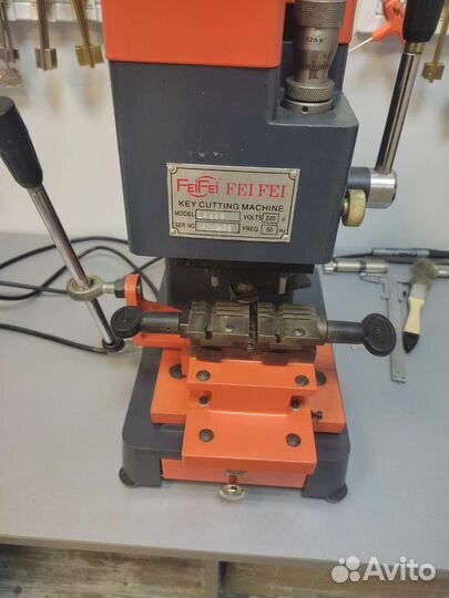 Обучение работы на станках для изготовления ключей