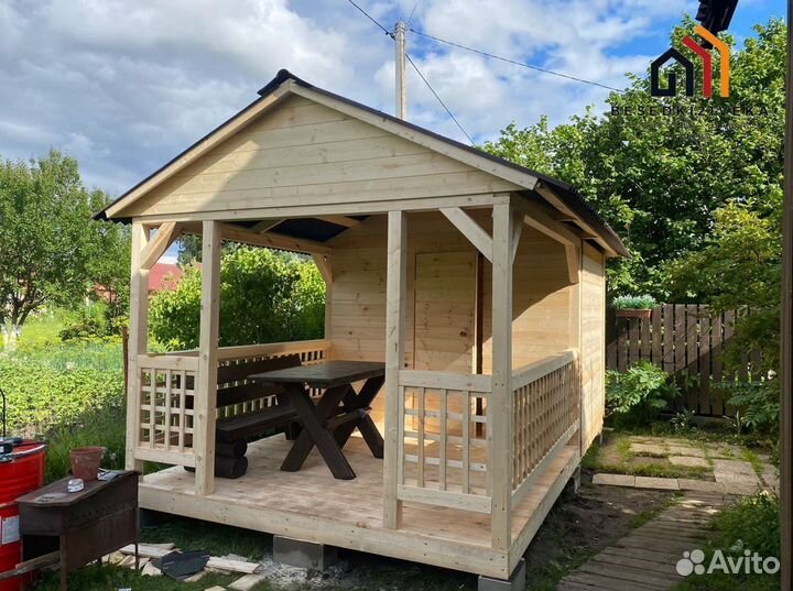 Беседка деревянная на сваях