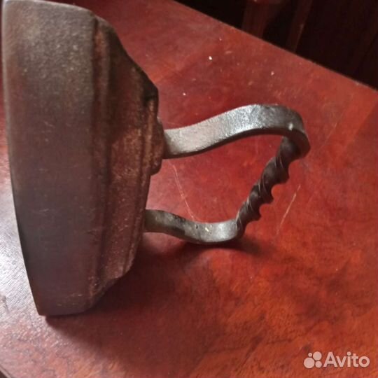 Чугунный утюг