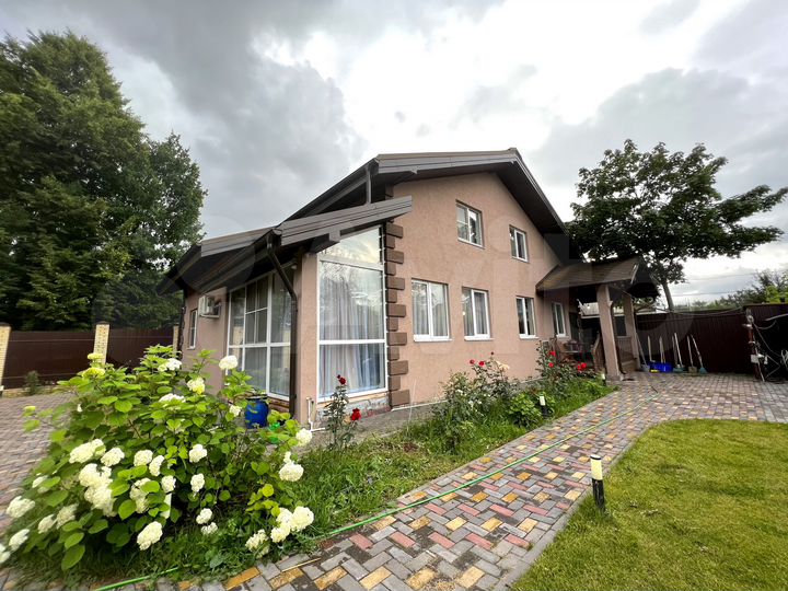 Коттедж 258 м² на участке 6 сот.