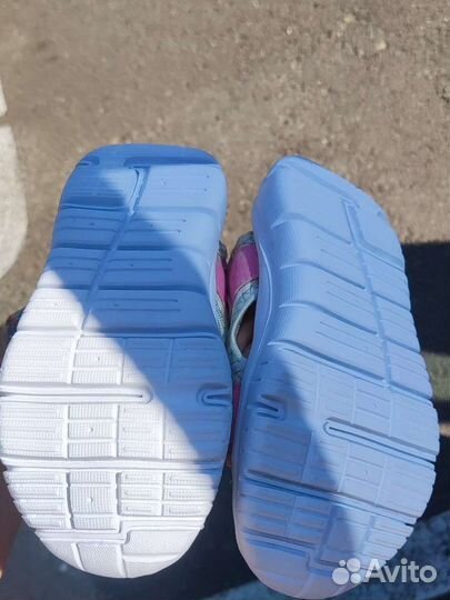 Сандалии для девочки 27 размер новые