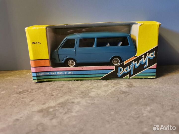 Модель машины СССР 1/43 раф 2203