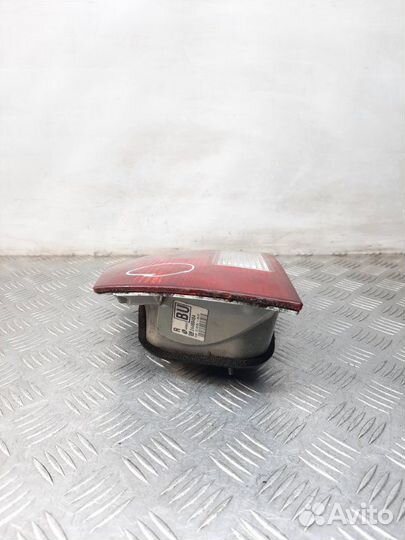 Фонарь крышки багажника правый Opel Vectra