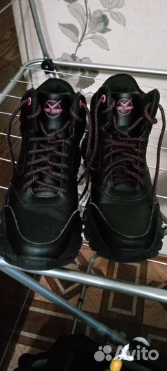 Кроссовки женские