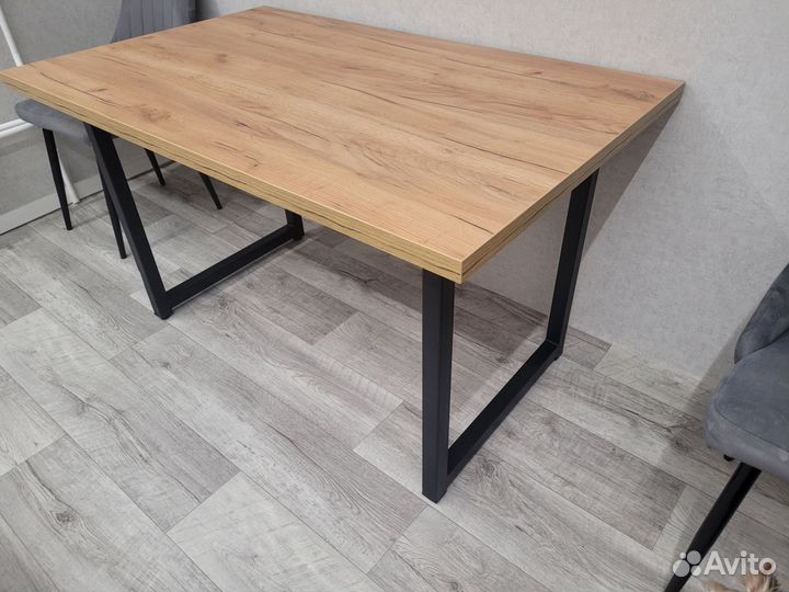 Кухонный стол