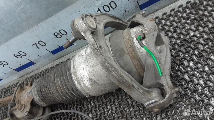 Стойка амортизатора переднего правого Audi Q7