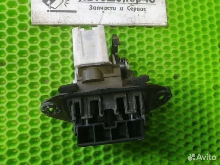 Кнопка открывания багажника Renault Megane 1