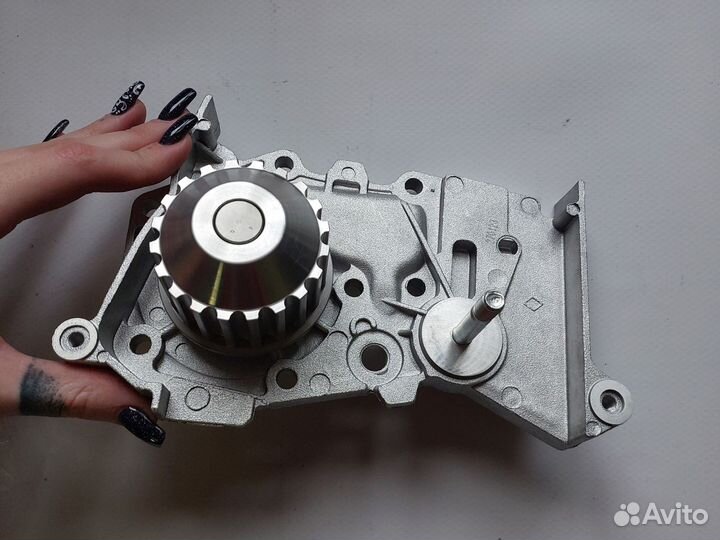 Насос водяной Renault