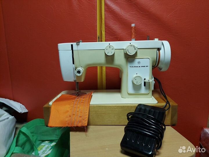 Швейная машина Чайка 142
