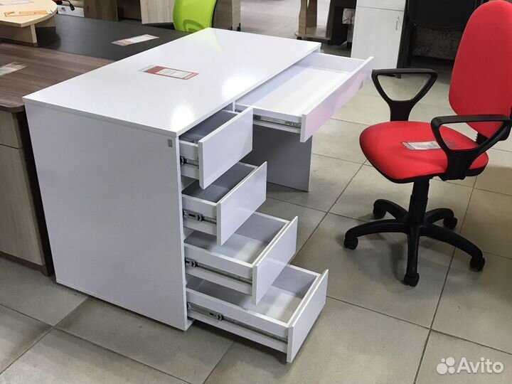 Стол компьютерный