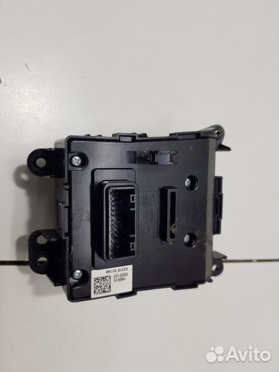 Кнопка фиксатора стояночного тормоза