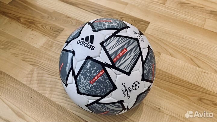 Футбольный мяч adidas лига чемпионов 2023