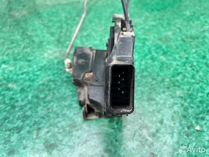 Замок боковой двери задний правый Mazda 3 BK 1.6