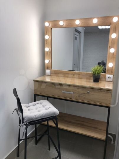 Аренда визажисту, бровисту, мастеру по прическам