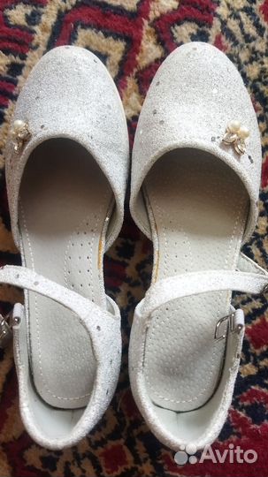 Туфли белые для девочки 35р