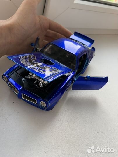 Игрушечная машина