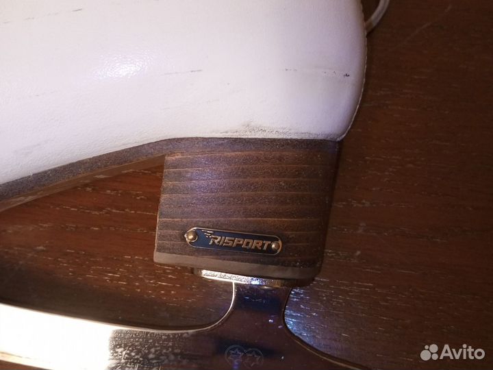 Коньки фигурные risport