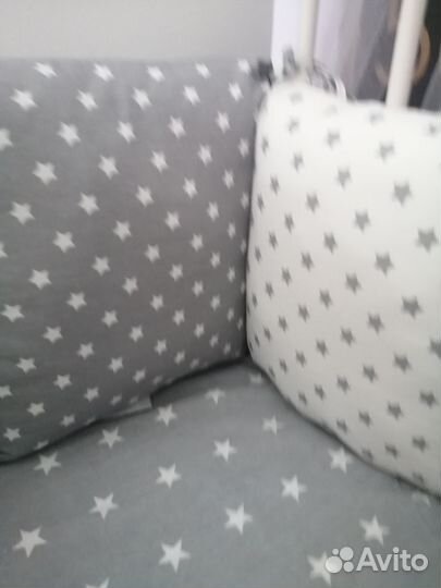 Детская кроватка с маятником и ящиком