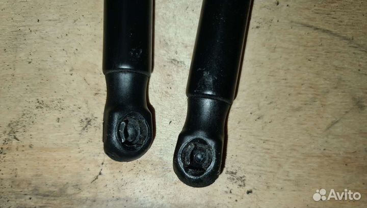 Амортизатор капота Mercedes W211