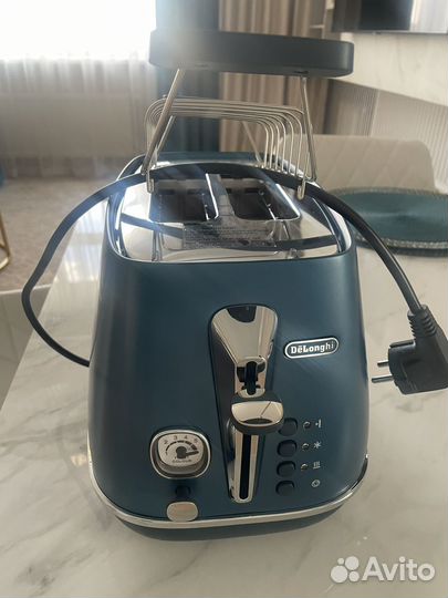 Чайник и тостер Delonghi