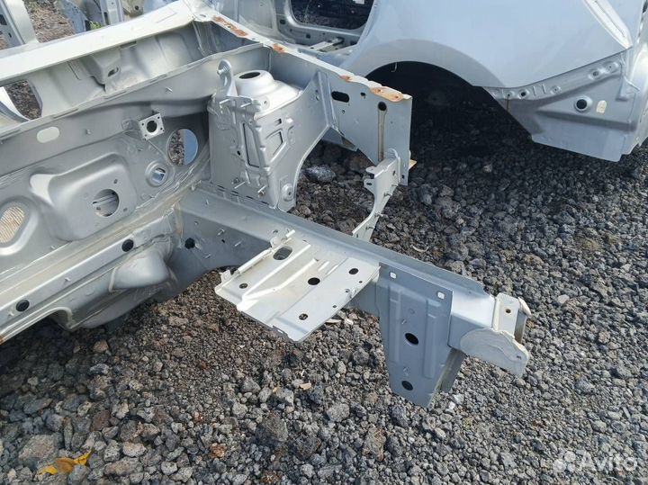 Б/У Лонжерон передний левый 641011934R renault