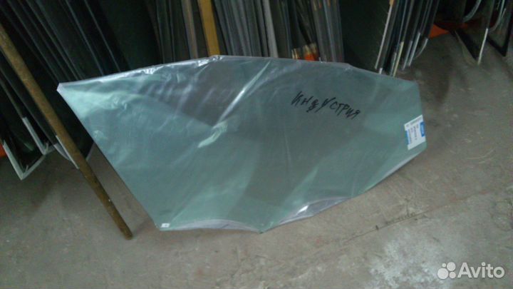 Автостекло переднее правое Toyota Land Cruiser 60