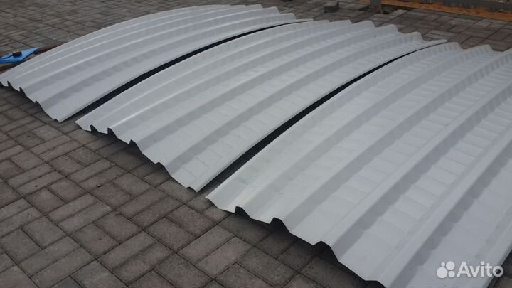 Арочный продольно-гнутый профнастил пг44-1000 0,9 пэ/пэ