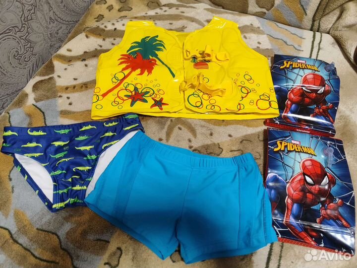 Плавки, жилет, нарукавники