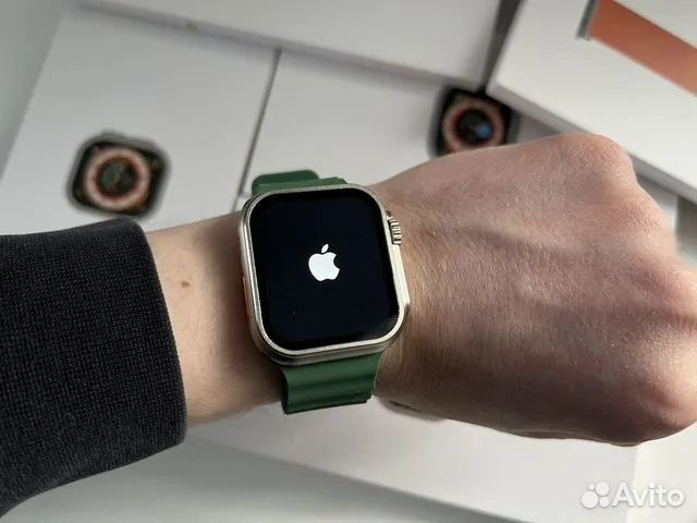 Apple Watch 8 ultra с яблоком