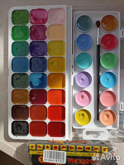 Краски акварельные и пластилин