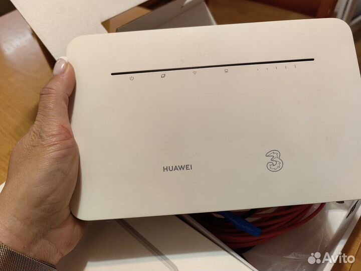 Интернет-центр Huawei B535-232 белый