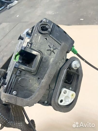 Замок двери задней правой Hyundai I40