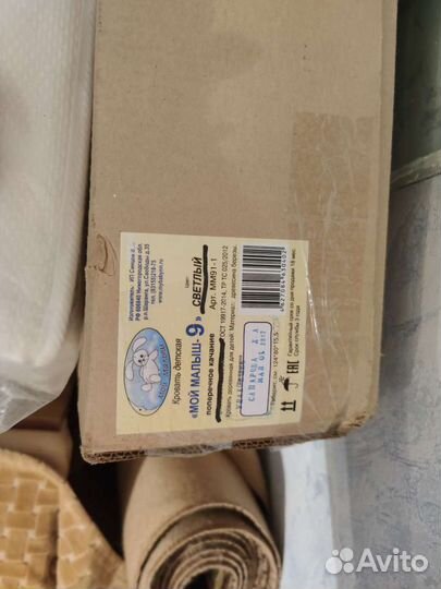 Детская кроватка с маятником