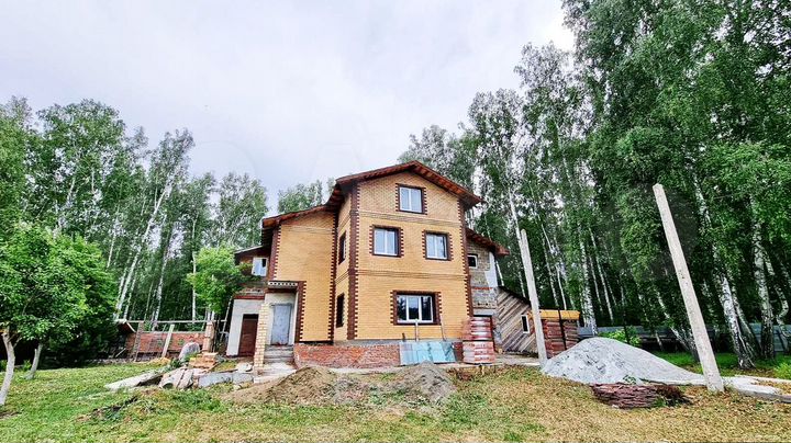 Коттедж 680 м² на участке 25 сот.