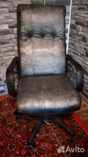 Компьютерное кресло руководителя