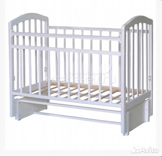 Детская кроватка с продольным маятником