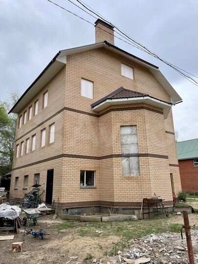 Дом 319,2 м² на участке 4,2 сот.