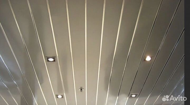 Потолок зеркальный для ванной реечный хром