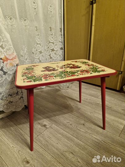 Стол детский деревянный