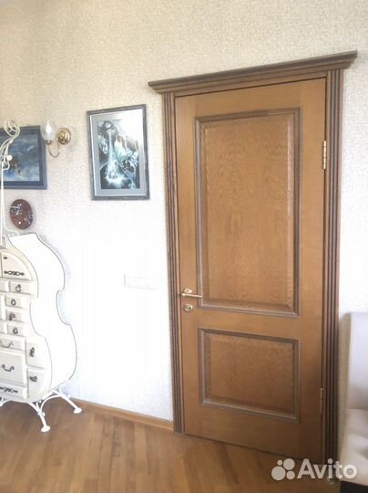 Дверь из натурального дерева