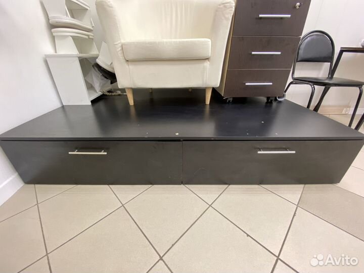 Подиум деревянный черный с ящиками