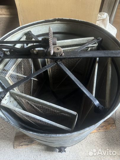 Медогонка 2х рамочная и 4-х рамочная