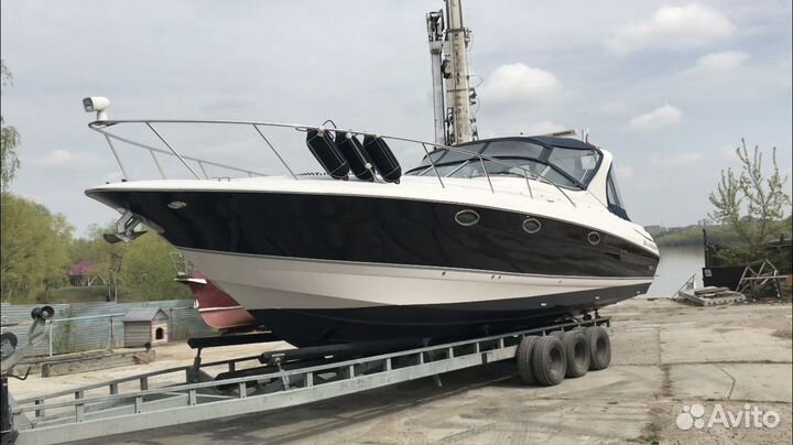 Моторная яхта Larson Cabrio 370